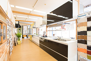 ぷらす1リフォーム名張店は、リフォームに特化したショールームとしては名張地区で最大級の設備点数を誇ります。