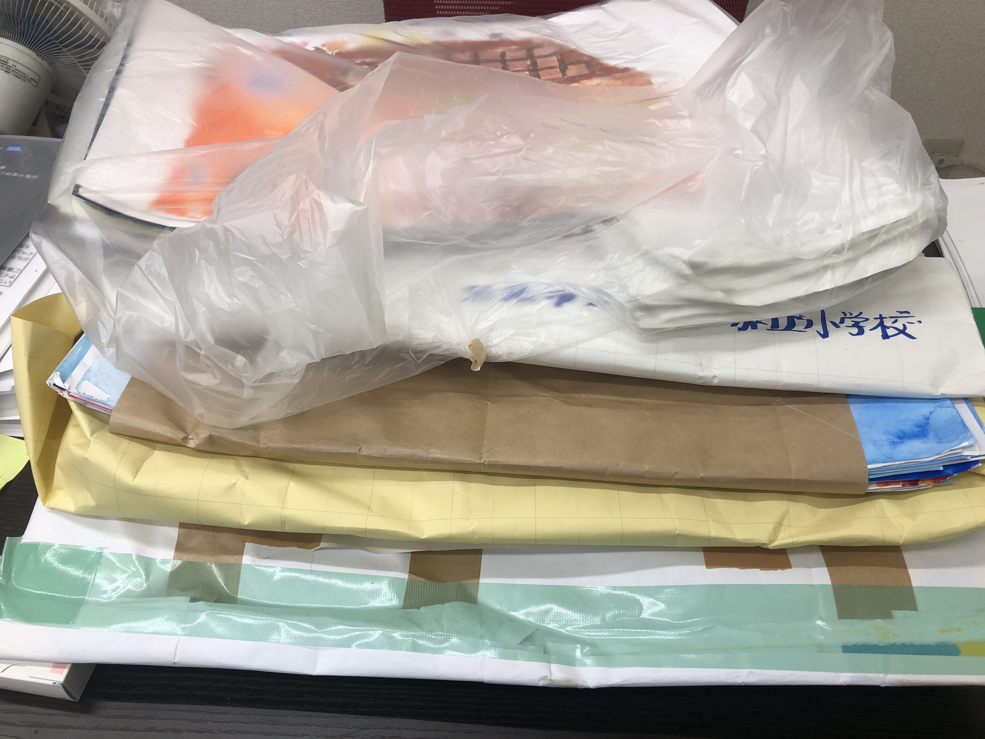 絵画作品続々と届いております(^^)/